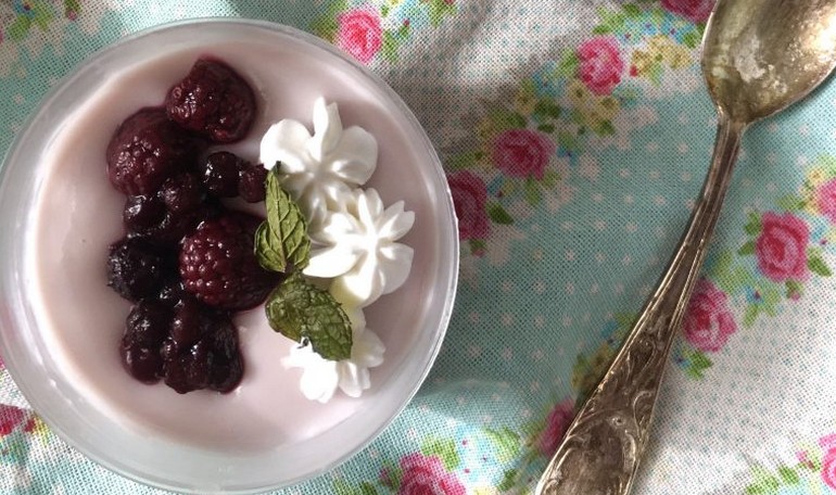 Panna cotta ai frutti di bosco sciroppati