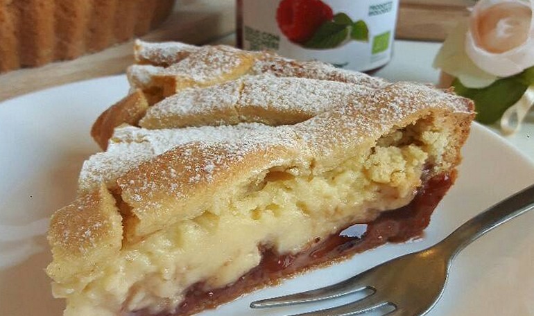 Crostata con crema e confettura di lamponi