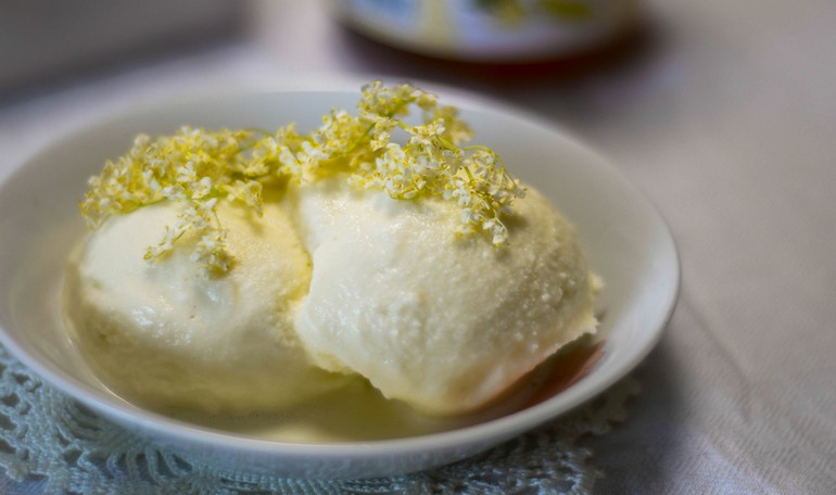 Ice cream with elderflower and lime honey