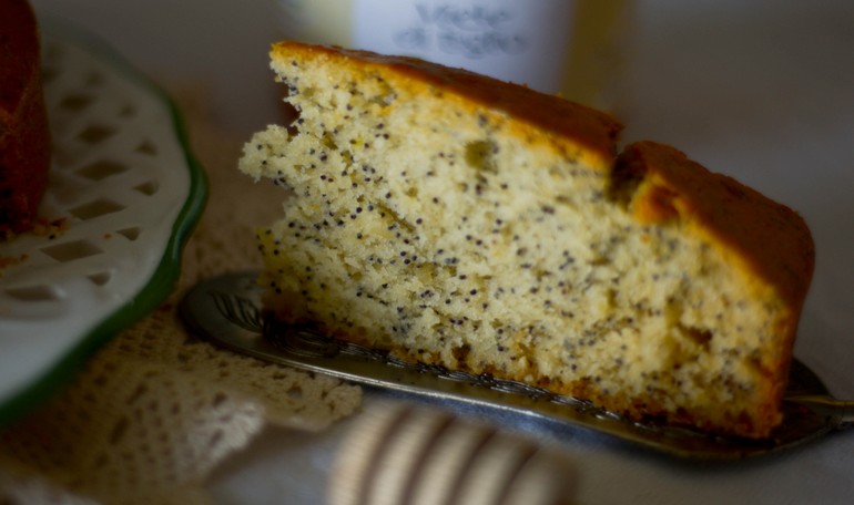 Cake with lime honey and poppy seeds