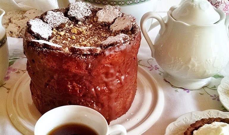 Sponge cake farcita
