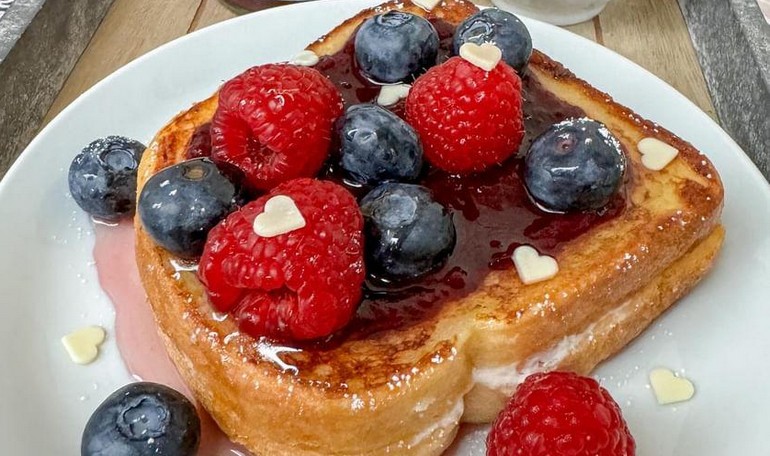 French toast ripieni ai frutti di bosco