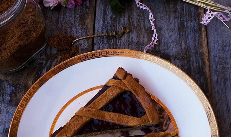 Crostata con confettura di fragole