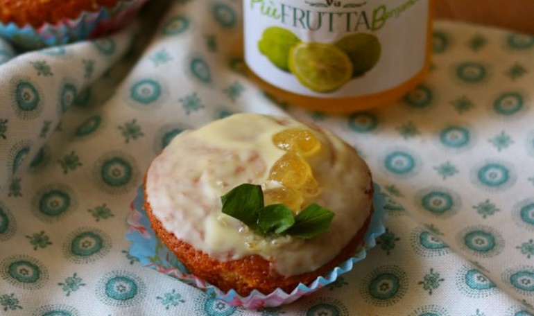 Muffins with orange aroma, bergamot marmelade and white chocolate