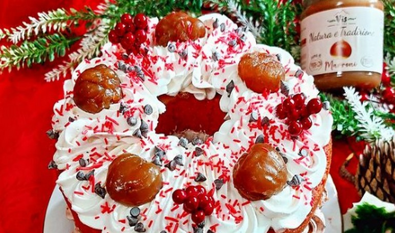 Torta rossa natalizia alla barbabietola, cannella e crema di marroni