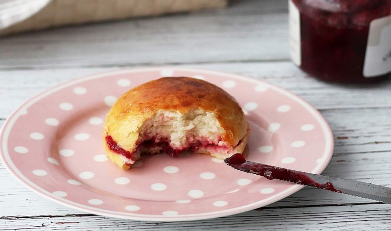Milk sandwiches with culture yeast