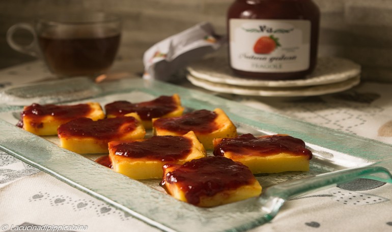 Squares of ricotta and strawberries jam