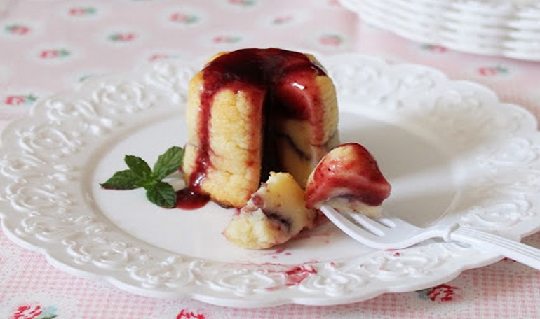 Budino di semolino con confettura di frutti di bosco