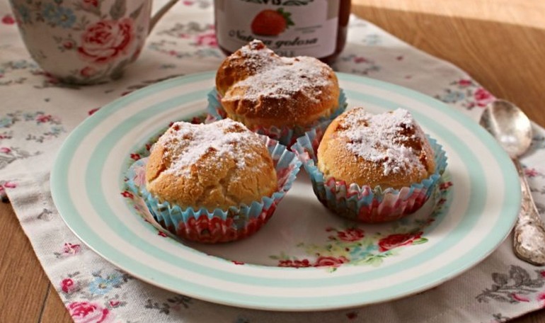 Muffin choux alla confettura di fragole