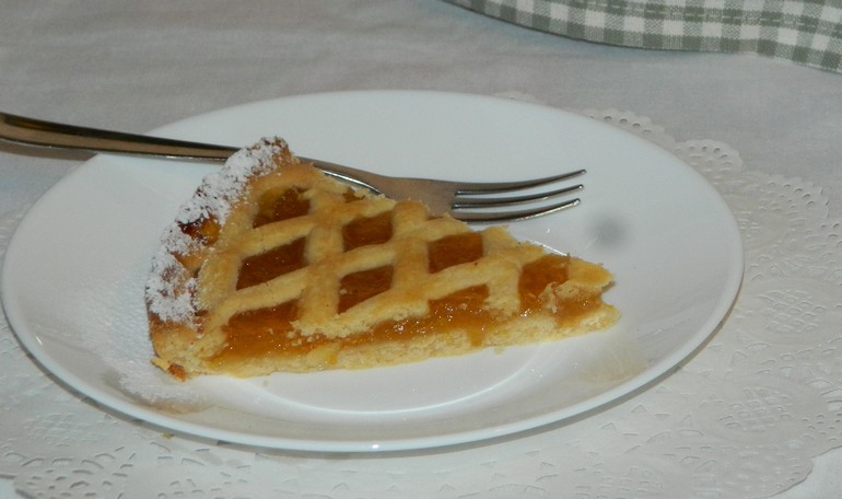 Crostata con marmellata di pesche