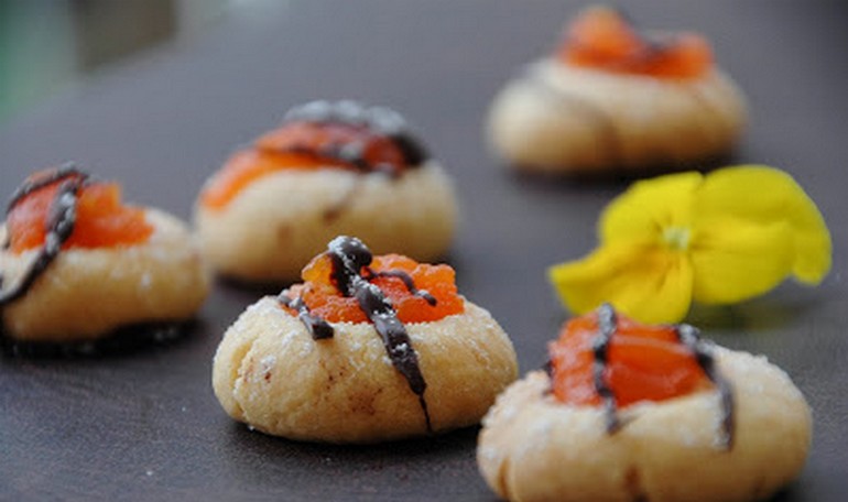 Biscuits ACE jam and bitter chocolate