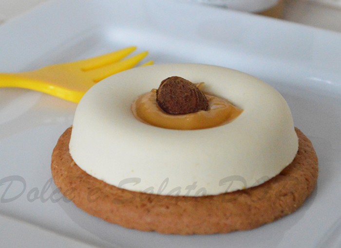 Blancemange with almonds