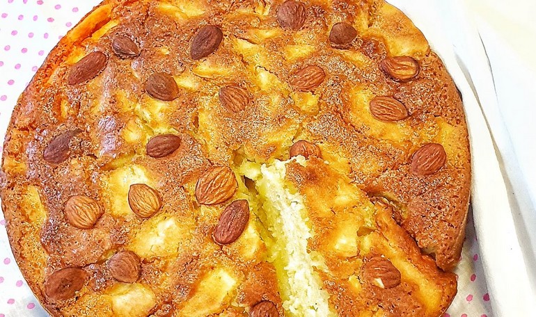 Torta di mele, mandorle e miele