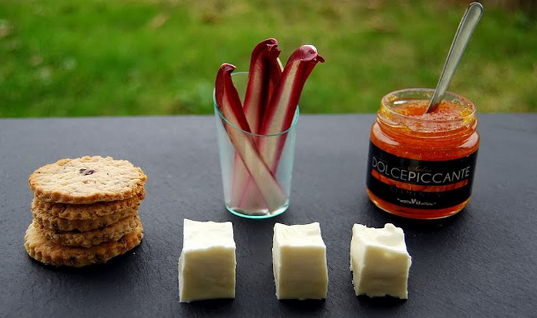 Biscuits with radicchio and mayonnaise