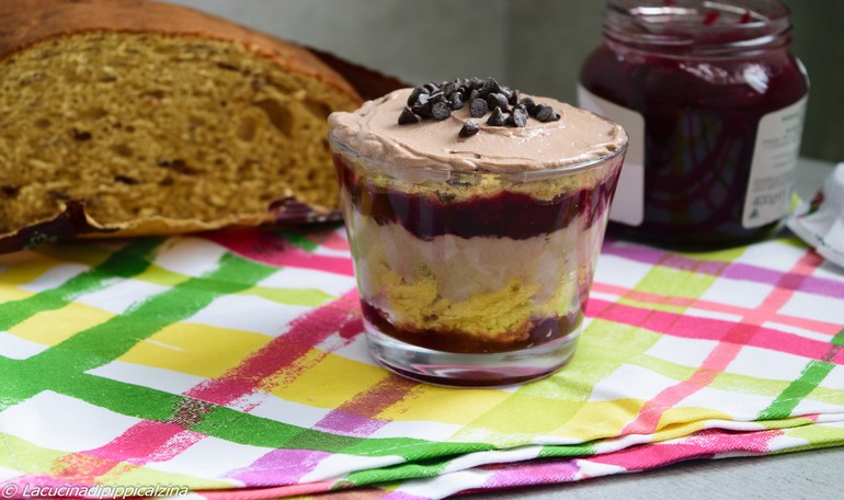 Dessert al bicchiere con ricotta e cioccolato