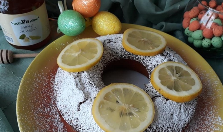 Ciambellone al limone e miele di tiglio