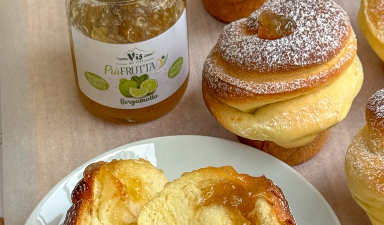 Muffin di pan Brioche con marmellata di bergamotto