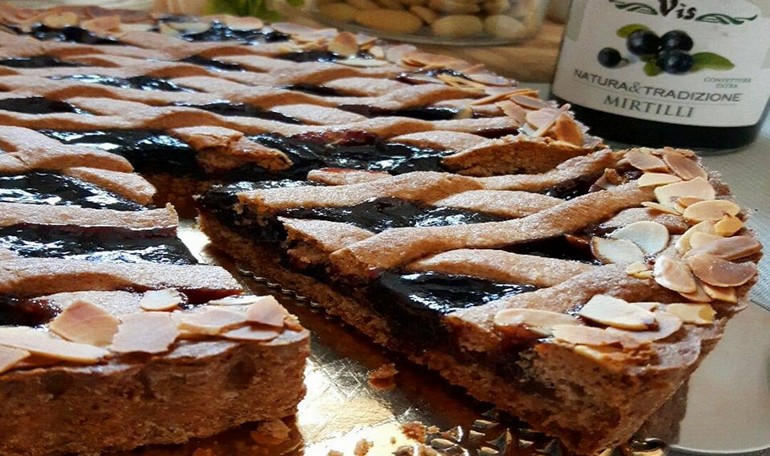 Crostata Linzer con confettura di mirtilli