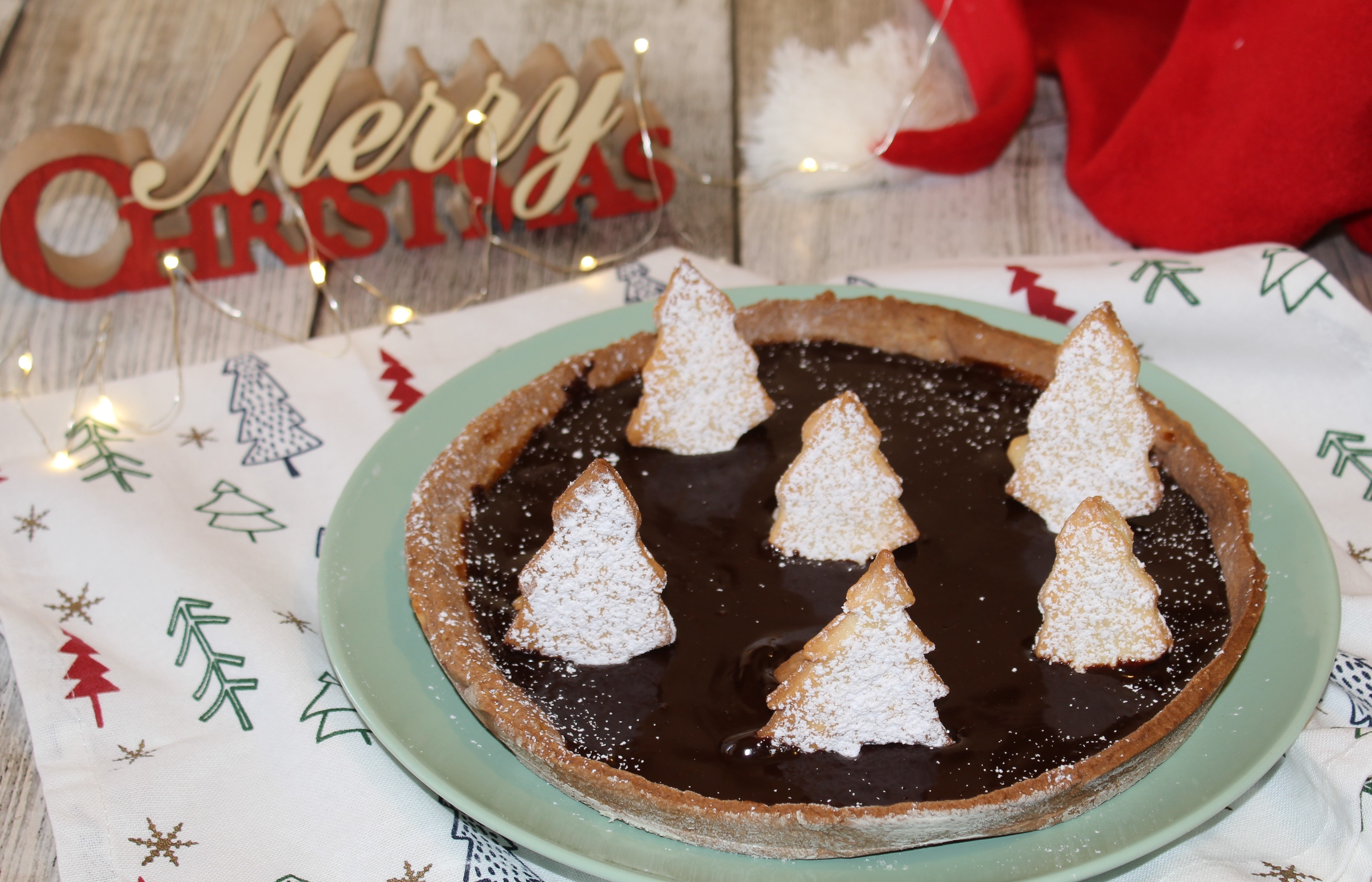 Crostata sacher natalizia